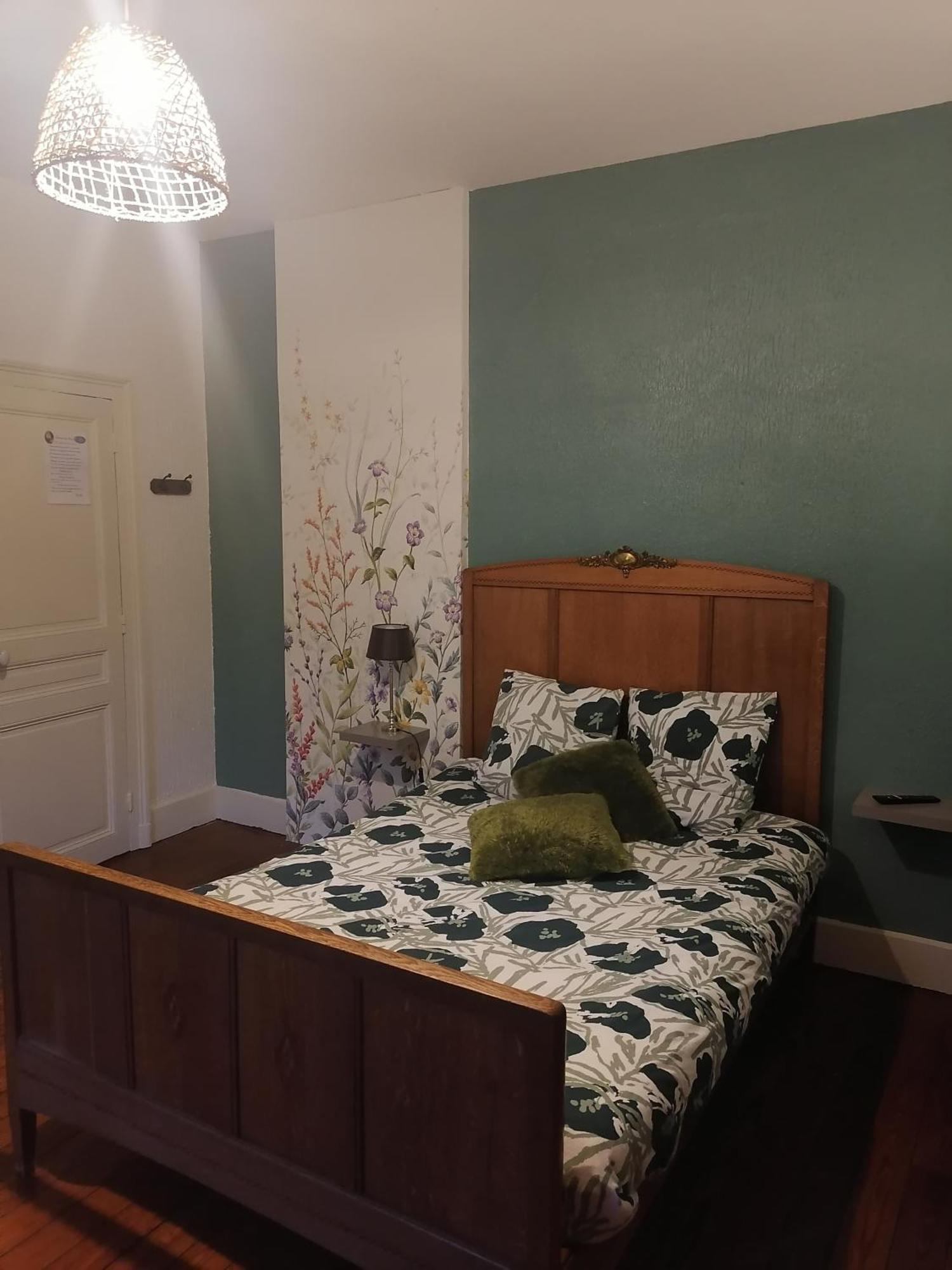 Chez Many, Par Fred Et Henri Bed & Breakfast Montherme Bagian luar foto